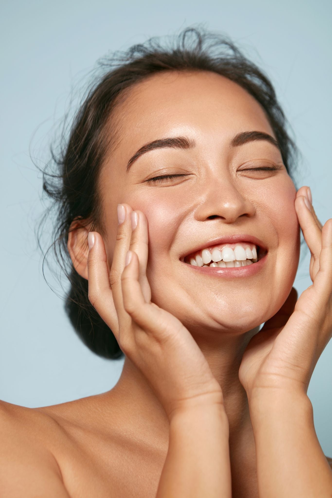 Smiling woman with glowing skin after using an ice face mask, highlighting the benefits of facial icing for a refreshed appearance.